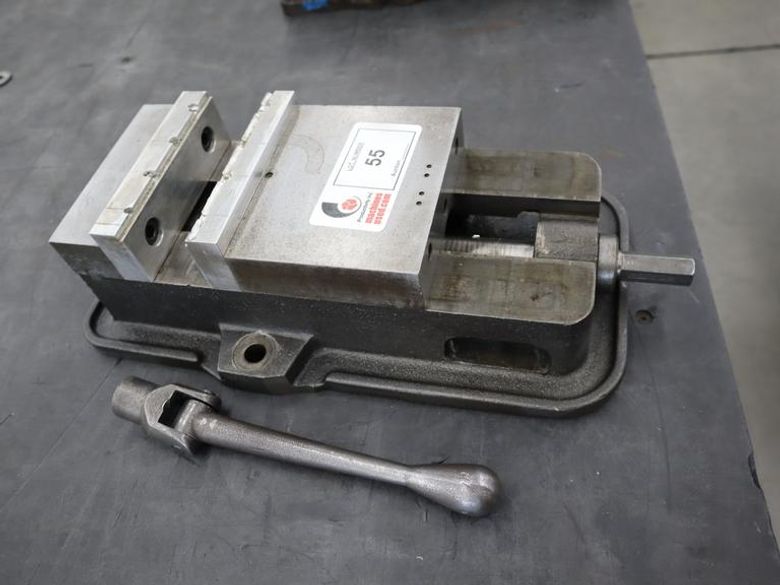 Kurt D-60 6" Machine Vise, Aluminum Jaws, Handle- Auction Item