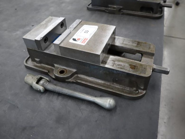 Kurt D-675 6" Machine Vise, Steel Jaws, Handle- Auction Item