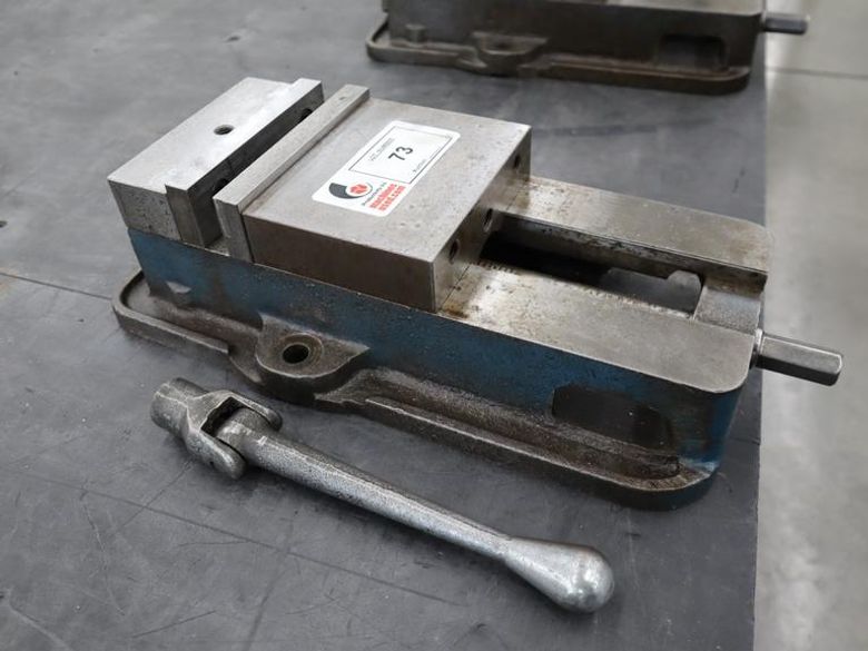 Kurt D-675 6" Machine Vise, Steel Jaws, Handle- Auction Item