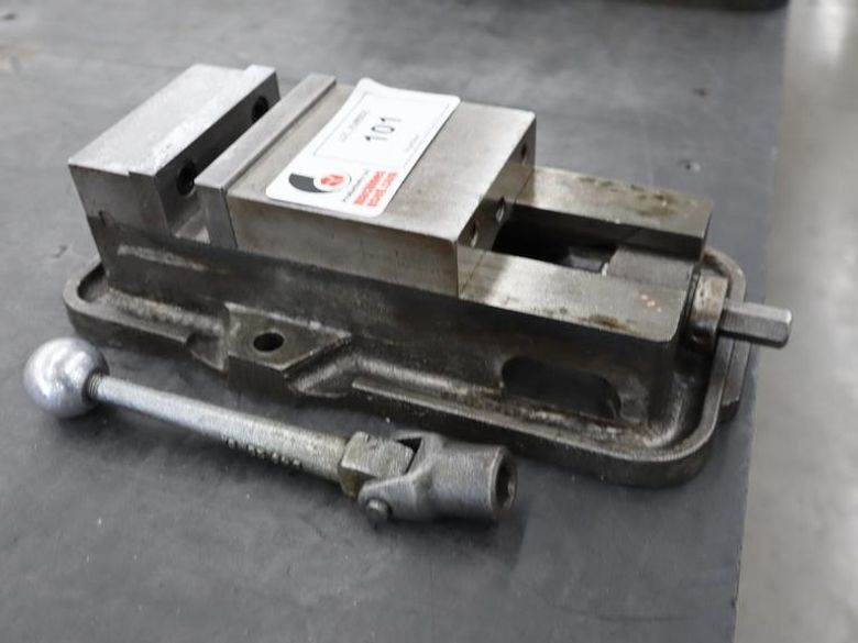 Kurt D-40 4" machine Vise, Steel Jaws, Handle- Auction Item