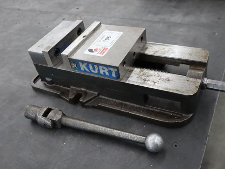 Kurt D-675 6" Machine Vise, 6" Jaws, Handle- Auction Item