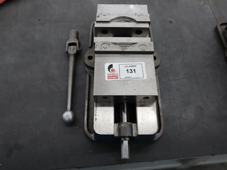 Kurt D-675 6" Machine Vise, Steel Jaws, Handle- Auction Item