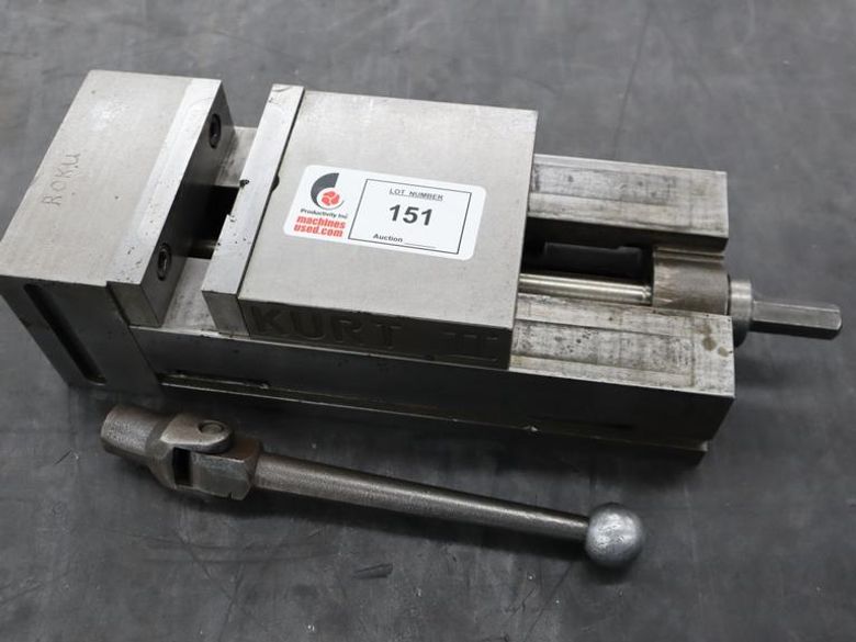 Kurt II PT600 6" Machine Vise, Horizontal-Vertical Mounting, Steel Jaws, Handle- Auction Item