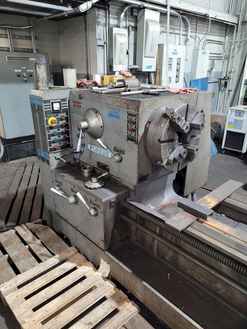 Poreba / Polamco 31.5/42.5" X 236" Model TPK-80A/6M  Gap Bed Engine Lathe.