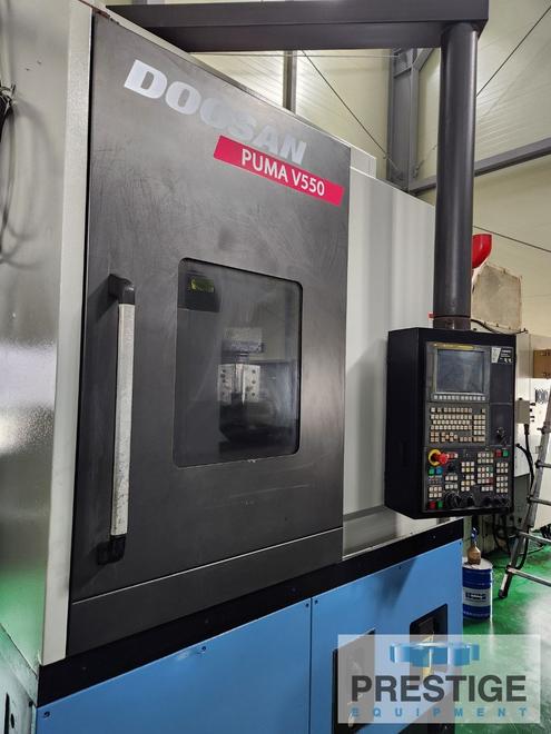 Doosan V550, 29"Swing, 2000 RPM, Fanuc CNC, 12 Pos. Turret, 21" 3-Jaw Chuck, Chip Conveyor, 2015, #43368