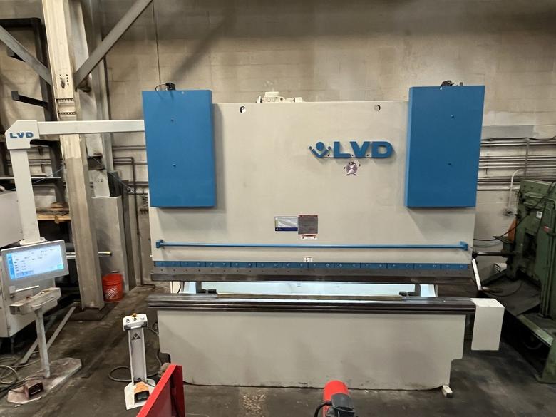 Refurbished 1998 LVD 10' Press Brake. 
Bed Size: 10′
Capacity: 190 Tons
Cyb-19 control