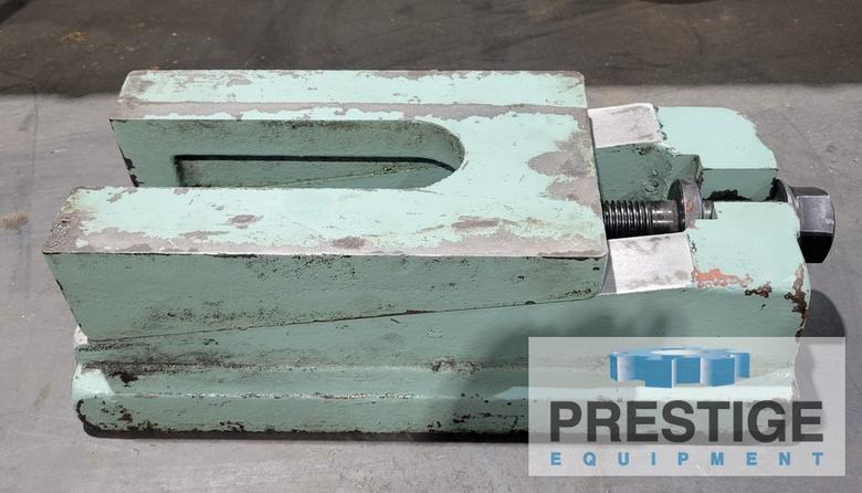 15" x 7" x 4" Leveling Pads, 13.5" x 7" Base, 2" x 7" Anchor Hole Slot, #43502