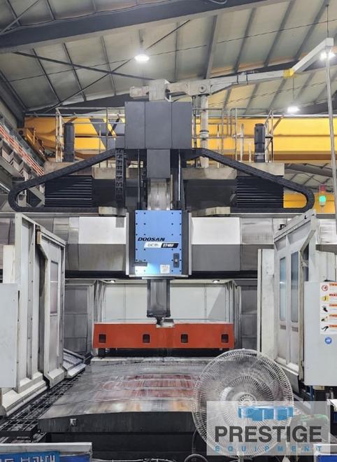 Doosan DCM-2740F, X-167", Y-125", 106" B/C, 161" x 86" Tbl, Fanuc 31iB, 90 Station ATC, Rt Angle Head, 2017, #43022