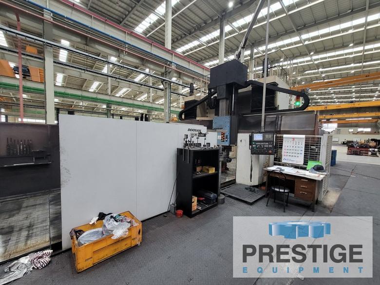 Doosan DCM 3260F Bridge Mill, X-246" Y-145", Fanuc 31iB, 60 ATC, 90 Deg. Head, 125" B/C, 2015, #32837