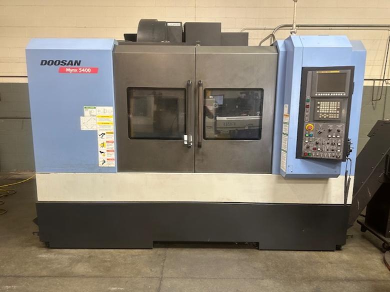 DOOSAN MYNX 5400/40, 40.21.21", 8000 RPM, 30 SMTC, 20 HP, Cat 40, Box Ways, TSC, Chip, Low Hours