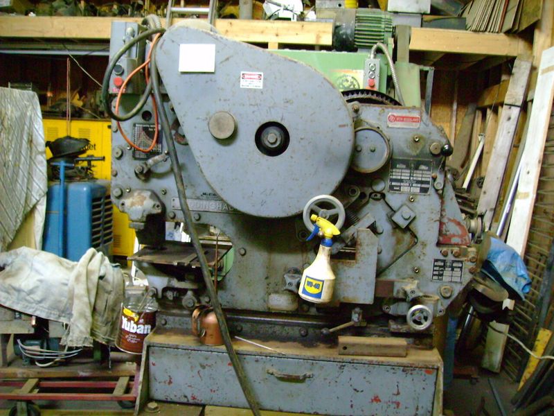 Equipped with Angle (L1):, 3 " Angle (L2):,3 "  Angle (T):,0.3125 ", Tonnage:35 T Description, Assorted Dies
