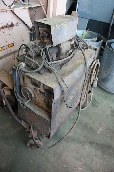 300 AMP MILLER MODEL CP-300 DC ARC WELDER WITH WIRE FEED: STOCK #52797