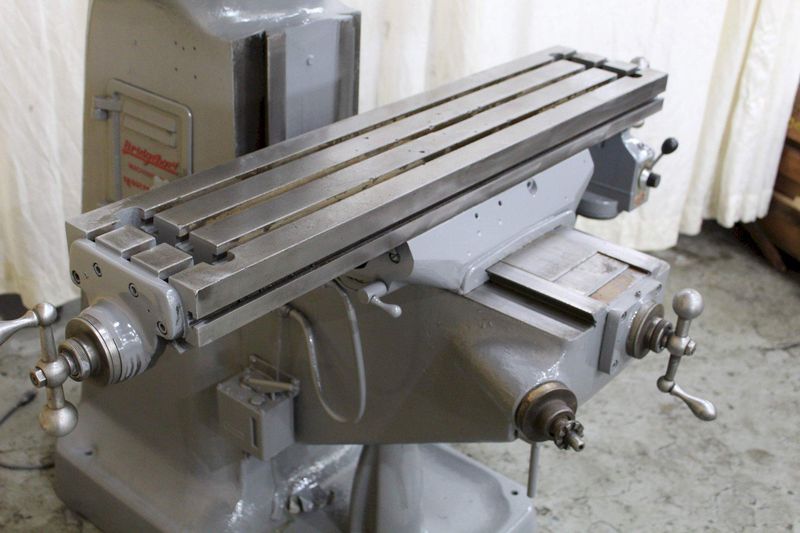 1-1/2 HP BRIDGEPORT VERTICAL MILL: STOCK #71536