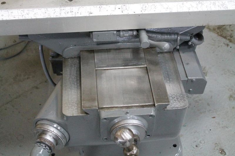2HP BRIDGEPORT VERTICAL RAM TYPE MILL: STOCK #63449