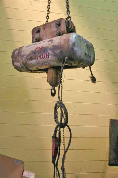 1-1/2 TON C & M 'METEOR' ELECTRIC CABLE HOIST: STOCK #52301