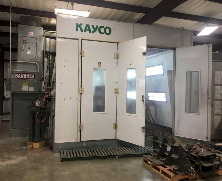 14' X 26' KAYCO DELUXE DOWN DRAFT PAINT BOOTH: STOCK #71255