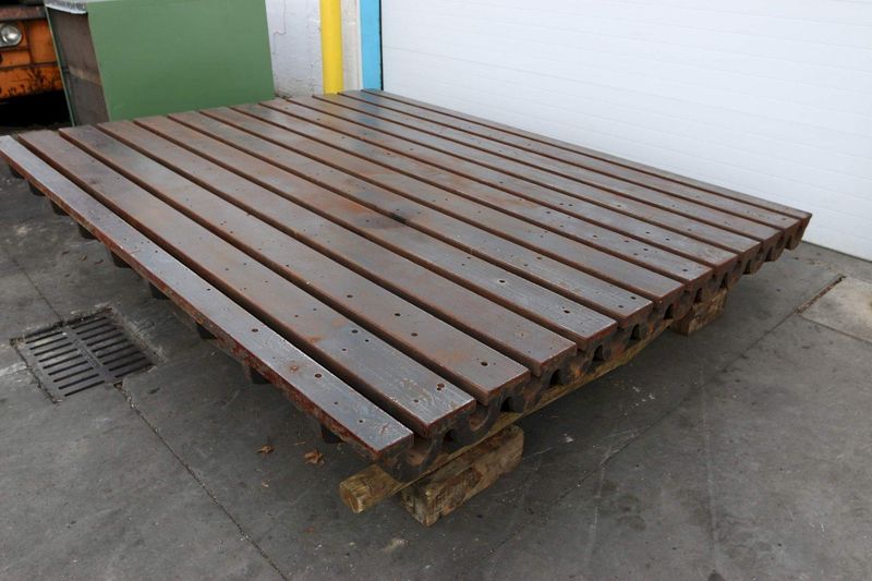 8' X 10' X  22' T SLOTTED PLATE: STOCK #68652