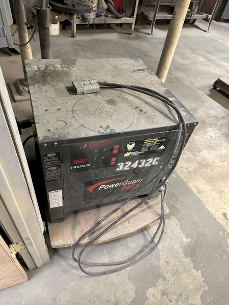 FORKLIFT BATTERY CHARGER: STOCK 17438