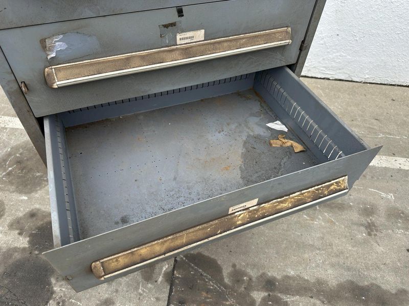 7 DRAWER 30" X 27-1/2" X 59" VIDMAR CABINET: STOCK #77993