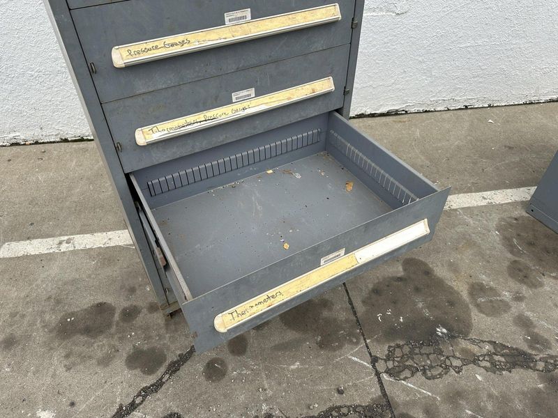 7 DRAWER 30" X 27-1/2" X 59" VIDMAR CABINET: STOCK #77986