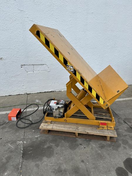 4000 LB PRESTO ECOA MODEL #CLTLT HYDRAULIC TILTING LIFT TABLE: STOCK #78096