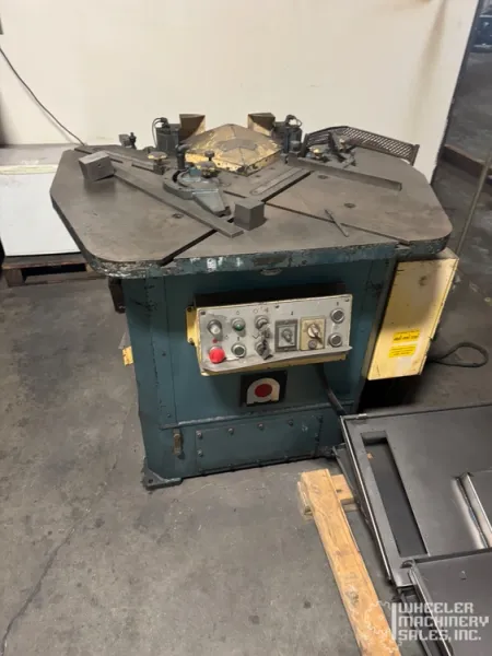 AMADA CS-220 Hydraulic Corner Notcher #8138 #2