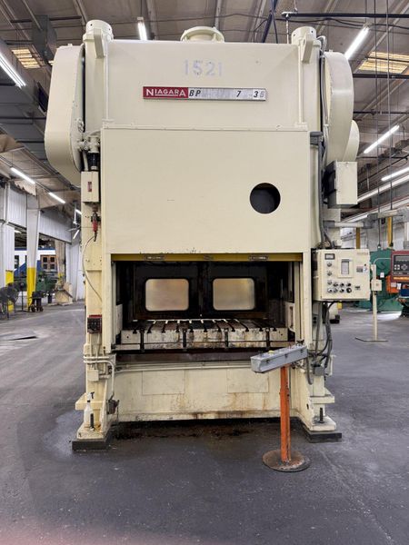 200 ton Niagara BP2-200-72-36 Straight Side Double Crank Press For Sale
