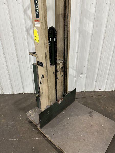 1000 LB BEECH HYDRAULIC STACKER:  STOCK #77446