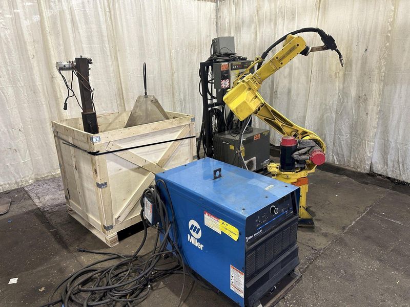 FANUC ROBOT WITH MILLER MODEL 452 WELDER: STOCK #77552