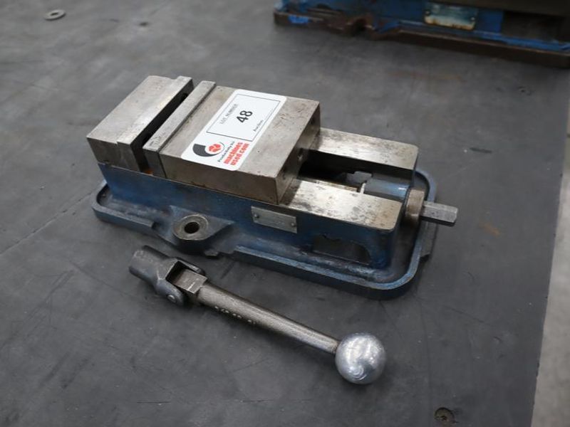 Kurt D-40 4" Machine Vise, Steel Jaws, Handle- Auction Item