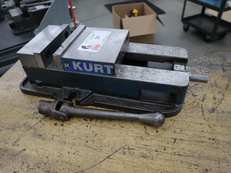 Kurt D-675 6" Machine Vis,e Steel Jaws, Handle- Auction Item