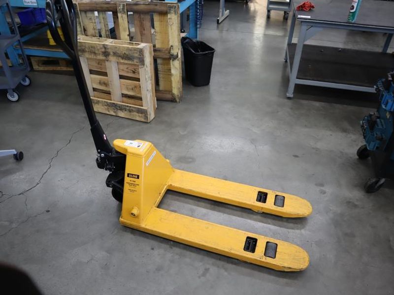 ULine H-1366 Pllaet Jack, 5500 LB. Capacity Narrow and Short Forks- Auction Item