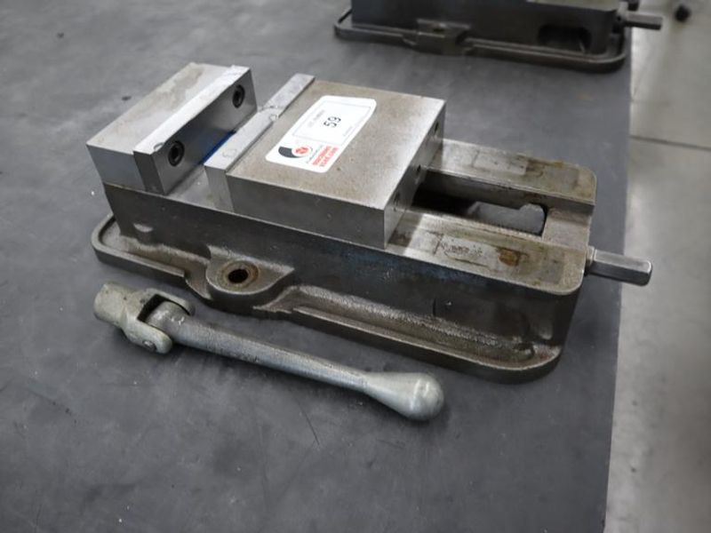 Kurt D-675 6" Machine Vise, Steel Jaws, Handle- Auction Item