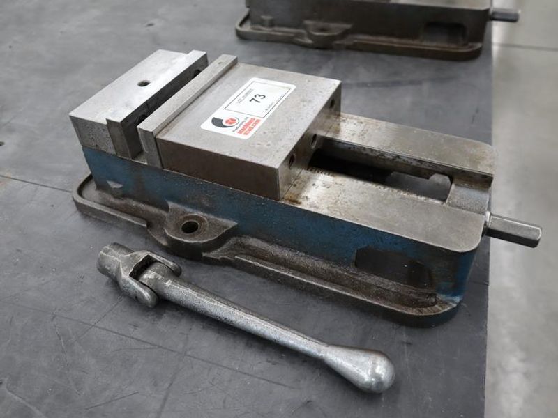 Kurt D-675 6" Machine Vise, Steel Jaws, Handle- Auction Item