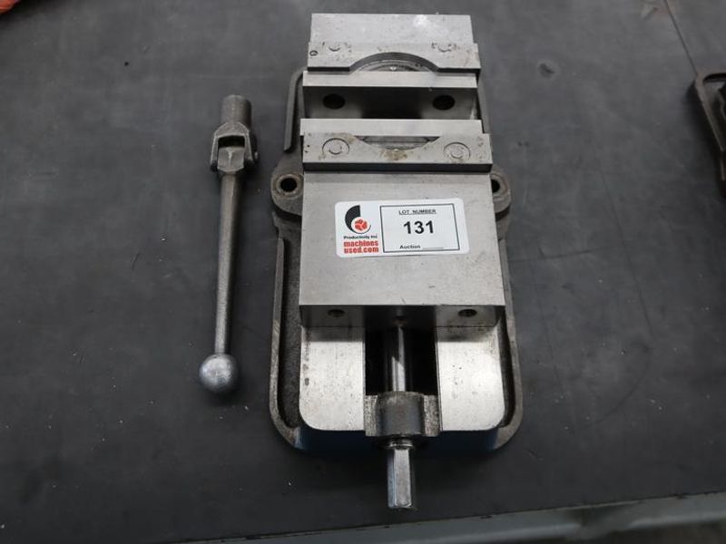 Kurt D-675 6" Machine Vise, Steel Jaws, Handle- Auction Item