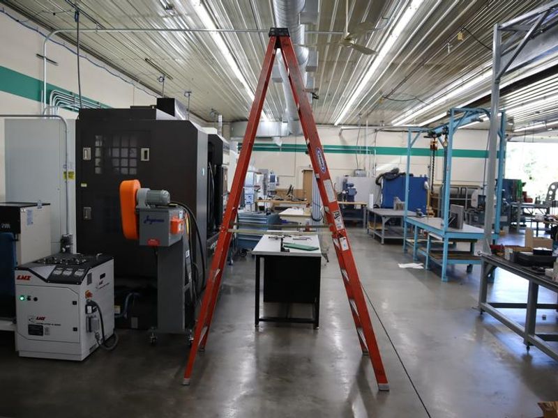 Werner Fiberglass 10' Step Ladder, 300# Capacity- Auction Item