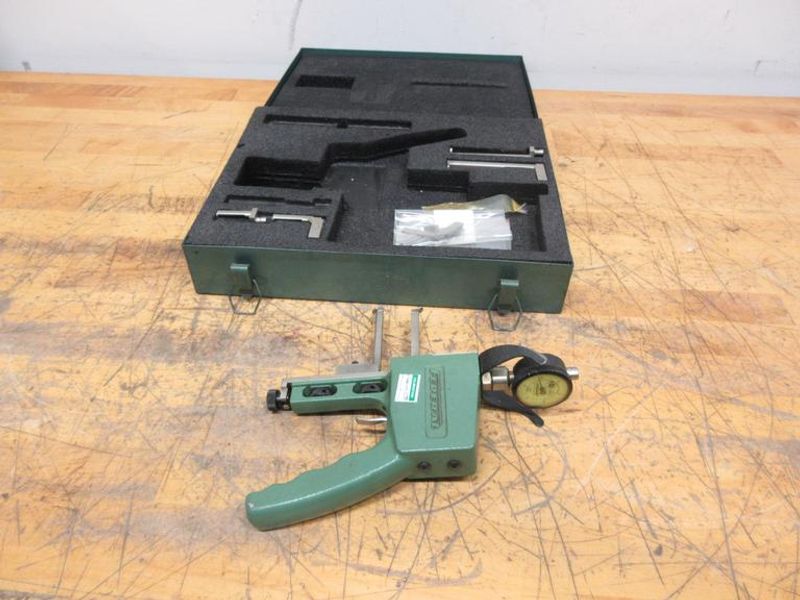 Federal 99P-20 Internal Groove/Diameter Gage 3.5" Reach 3" Range and .0005" Indicator, with Spare Arms and Metal Carry Case- Auction Item