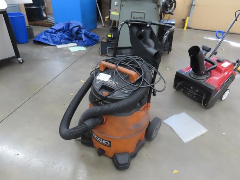 Rigid 16 Gal Portable Vacuum w Hose and Attachments- Auction Item