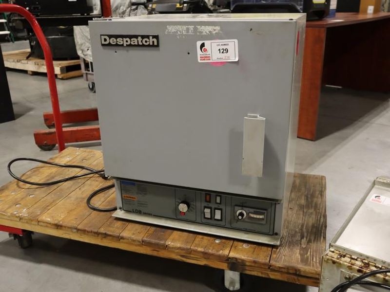 Despatch LDB1-17 Electric Forced Air Lab Oven, 400 Deg F Max, 17.5 Cu Ft Chamber, Controls, Single Phase- Auction Item
