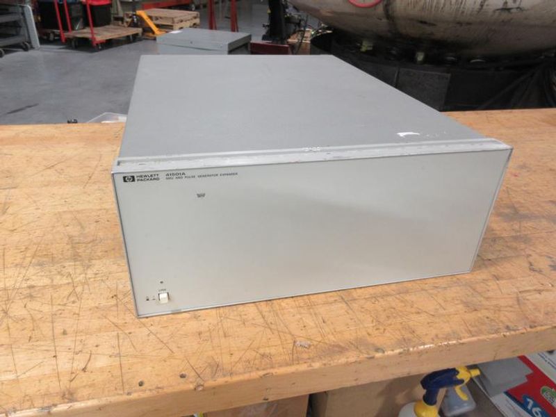 Hewlett Packard 41501A SMU And Pulse Generator Expander- Auction Item