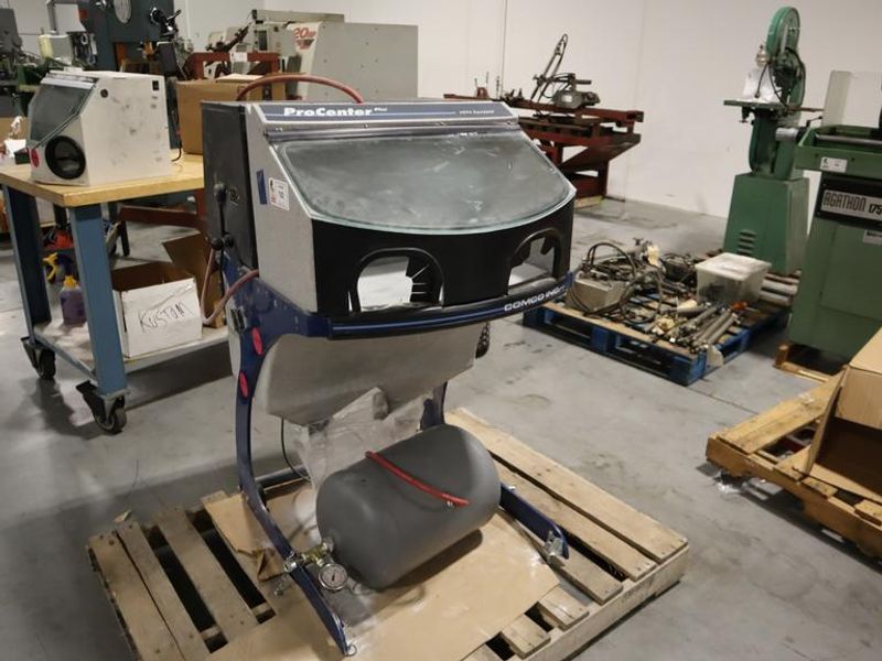 Comco CTR200-1 Pro Center Plus Micro-Abrasive Blast Workstation with Air Tank- Auction Item