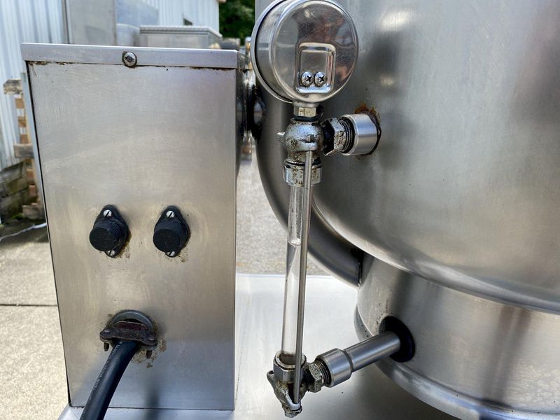 Groen TDB-24 6-Gallon 2/3-Jacketed Tilting Steam Kettle