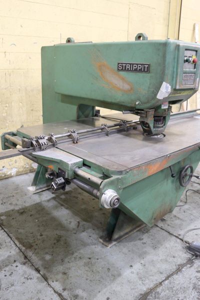 30 TON STRIPPIT 30/30 SINGLE END PUNCH: STOCK #72586