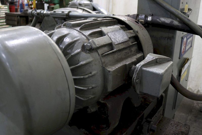 6" X 30" NORTON O.D. PLAIN  CYLINDRICAL GRINDER: STOCK #73438