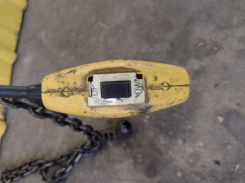 300 LB DAYTON MODEL #4Z358B ELECTRIC CHAIN HOIST, SINGLE PHASE 115V: STOCK 18547
