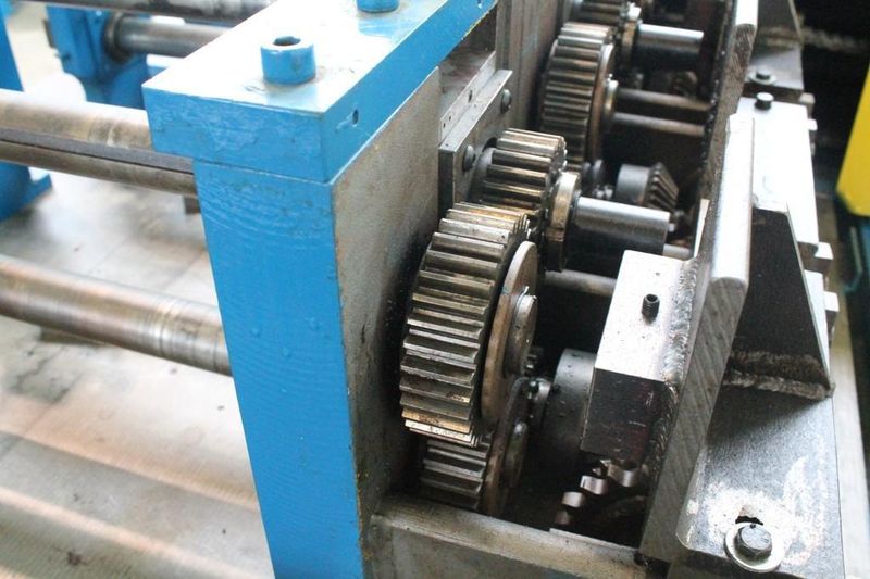 12 STAND X 2" X 24"W DAHLSTROM CHAIN DRIVE ROLLFORMER: STOCK #61088