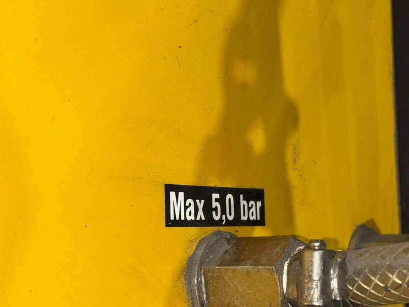5 HP X 8 CARTRIDGE PLYMOVENT MODEL #MFA-01-E2 DUST COLLECTOR: STOCK #22305