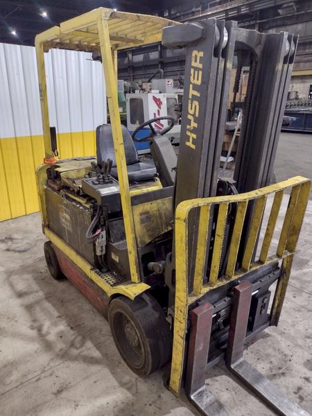 5,800 LBS HYSTER MODEL #E65XM2 36V ELECTRIC FORKLIFT & CHARGER: STOCK #21662