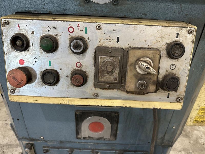 8" x 8" x 1/8" AMADA MODEL #CS-220 HYDRAULIC NOTCHER: STOCK #20970