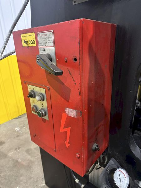 80 TON x 8' AMADA MODEL #RG-80 HYDRAULIC PRESS BRAKE NC9-EX CONTROL: STOCK #19753